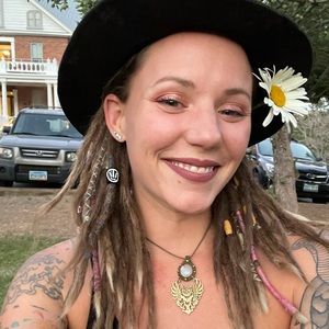 Meet your Posher, Lea